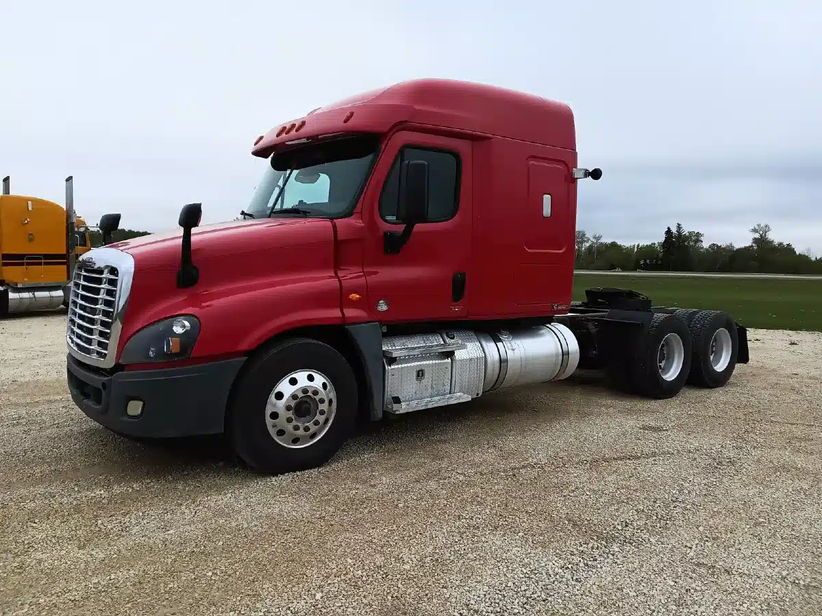 Gallery image 2 for Used 2016 Freightliner CASCADIA 125 Semi-Truck