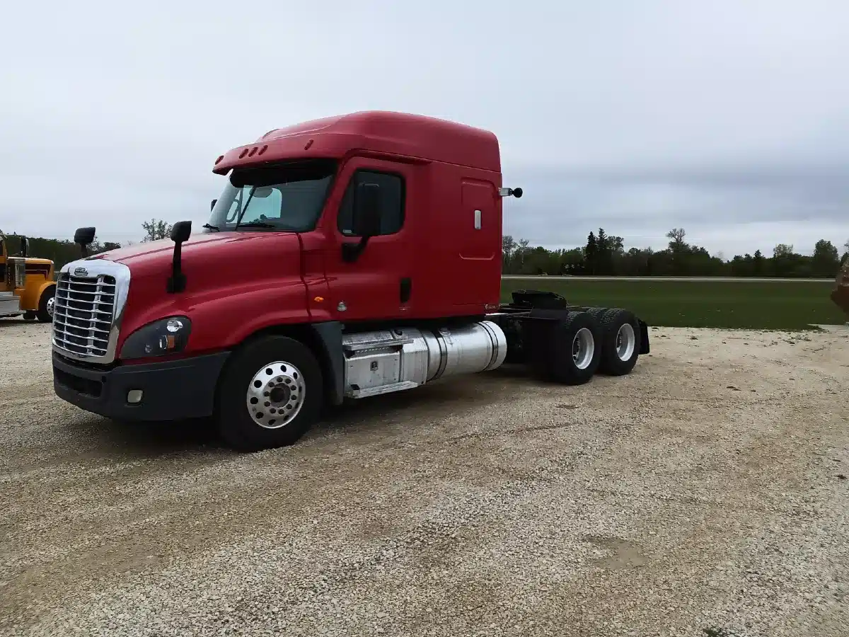 Gallery image 1 for Used 2016 Freightliner CASCADIA 125 Semi-Truck