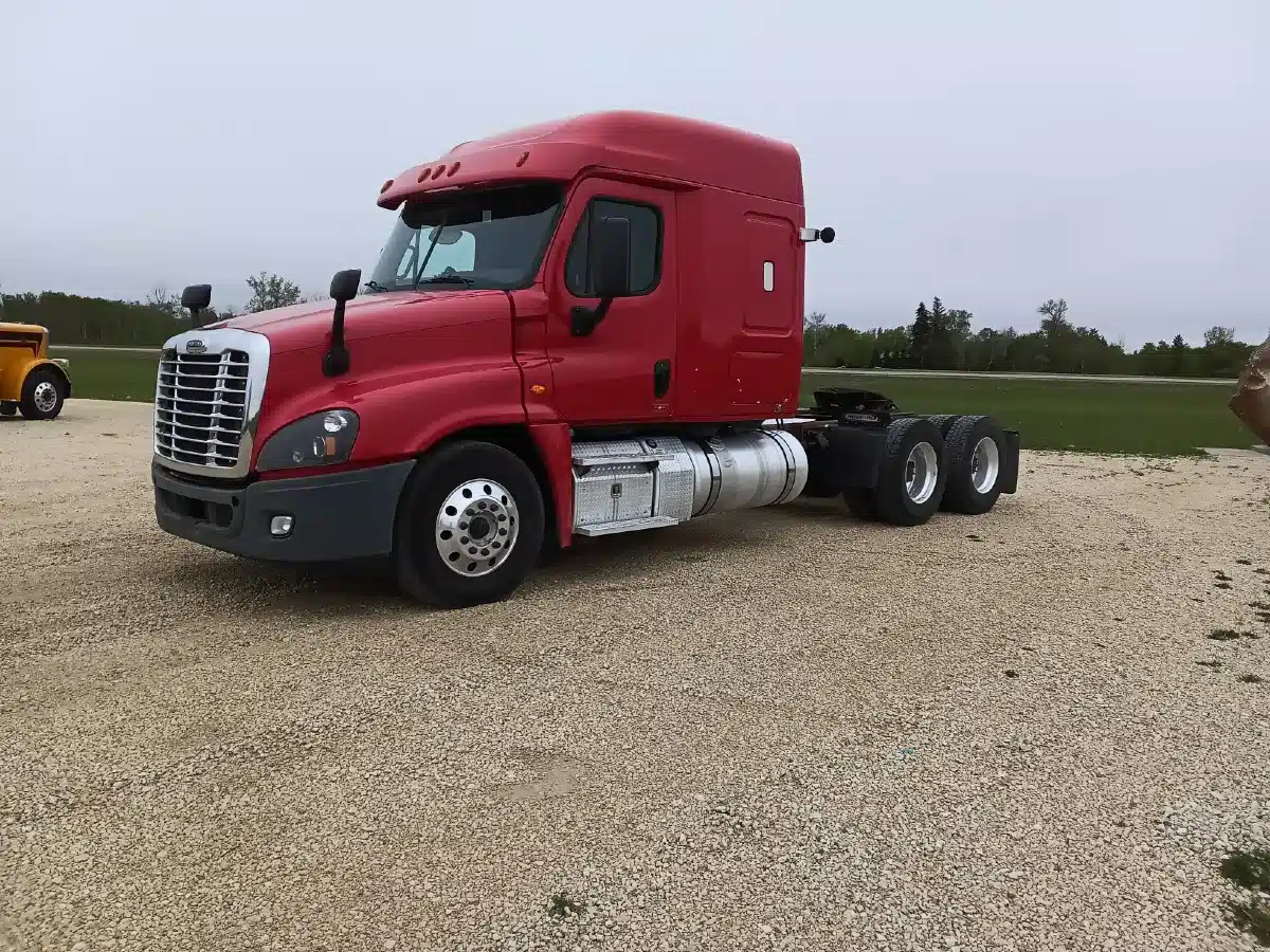 Gallery image 1 for Used 2016 Freightliner CASCADIA 125 Semi-Truck