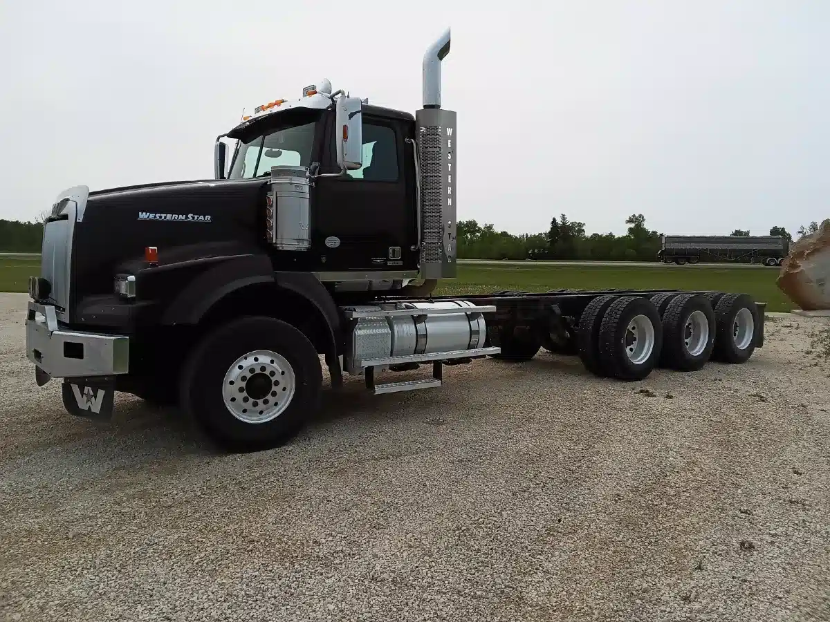 Gallery image 2 for Used 2018 Western Star 4900 SA Semi-Truck