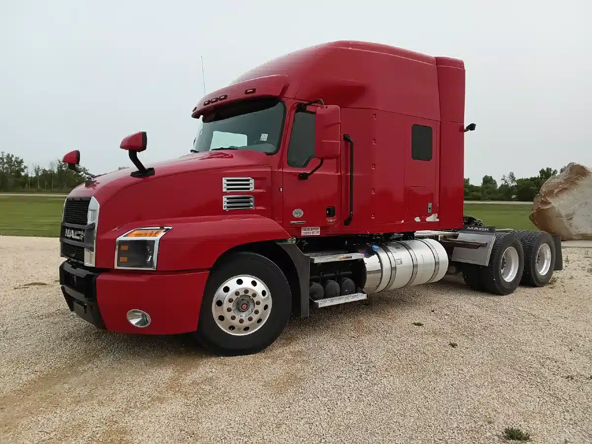 Gallery image 2 for Used 2019 Mack ANTHEM 64T Semi-Truck