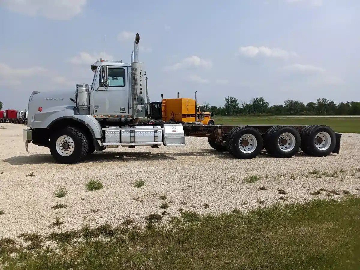 Gallery image 2 for Used 2019 Western Star 4900 SA Semi-Truck