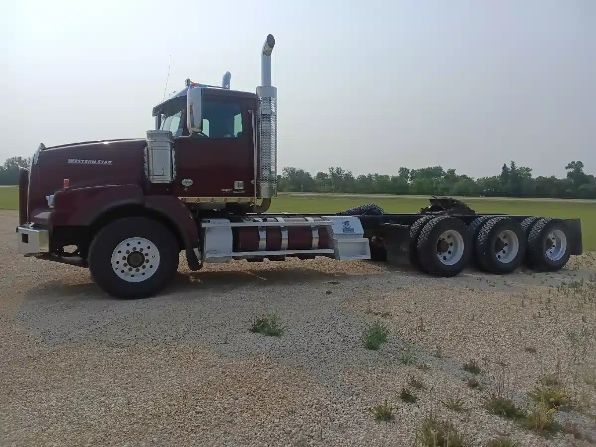 Gallery image 2 for Used 2020 Western Star 4900 SA Semi-Truck