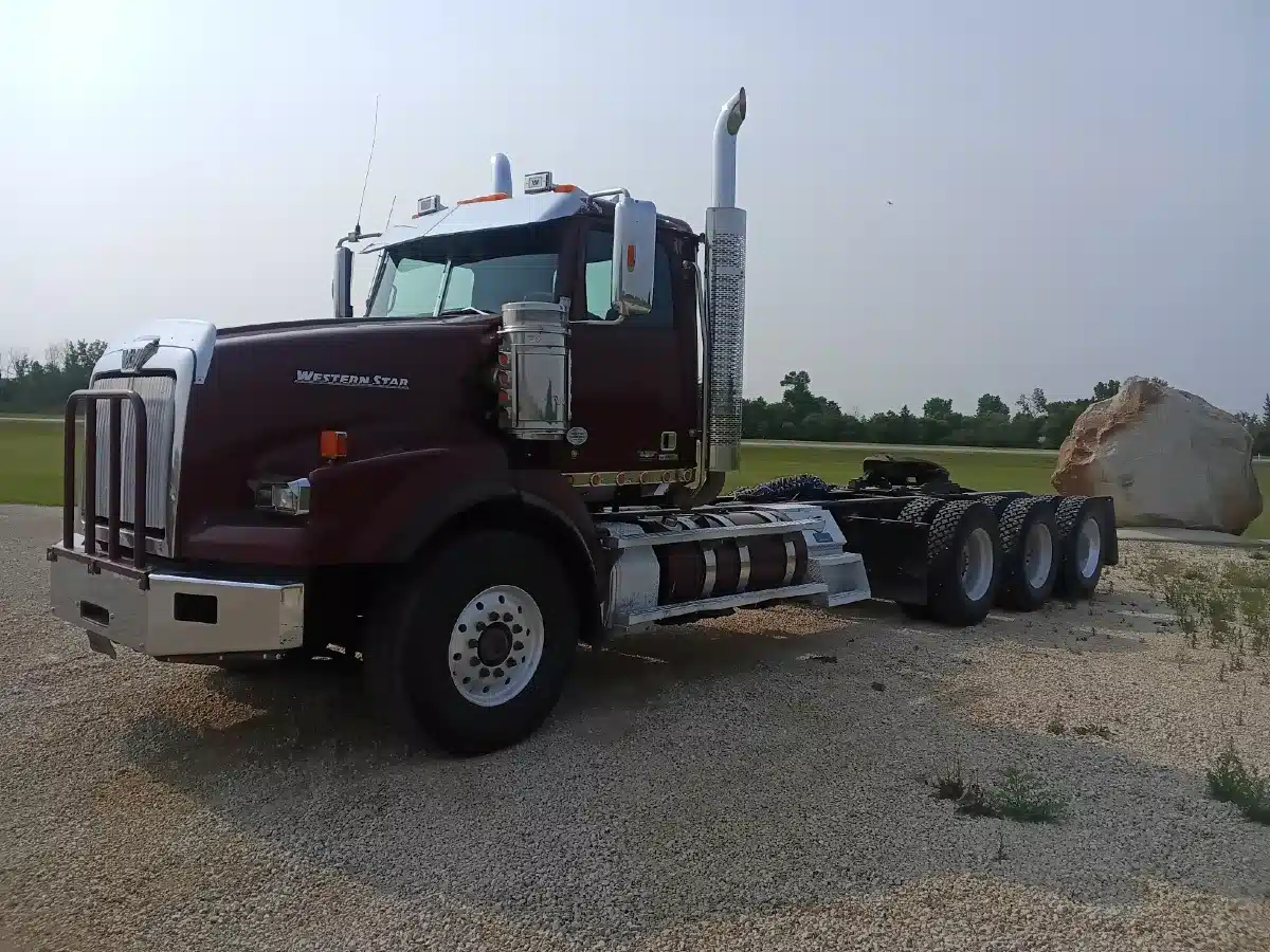 Gallery image 1 for Used 2020 Western Star 4900 SA Semi-Truck