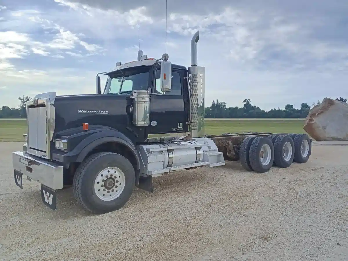 Gallery image 1 for Used 2019 Western Star 4900 Semi-Truck