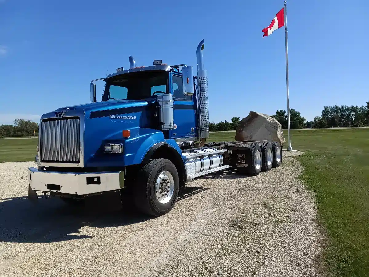 Gallery image 1 for Used 2015 Western Star 4900 SA Semi-Truck