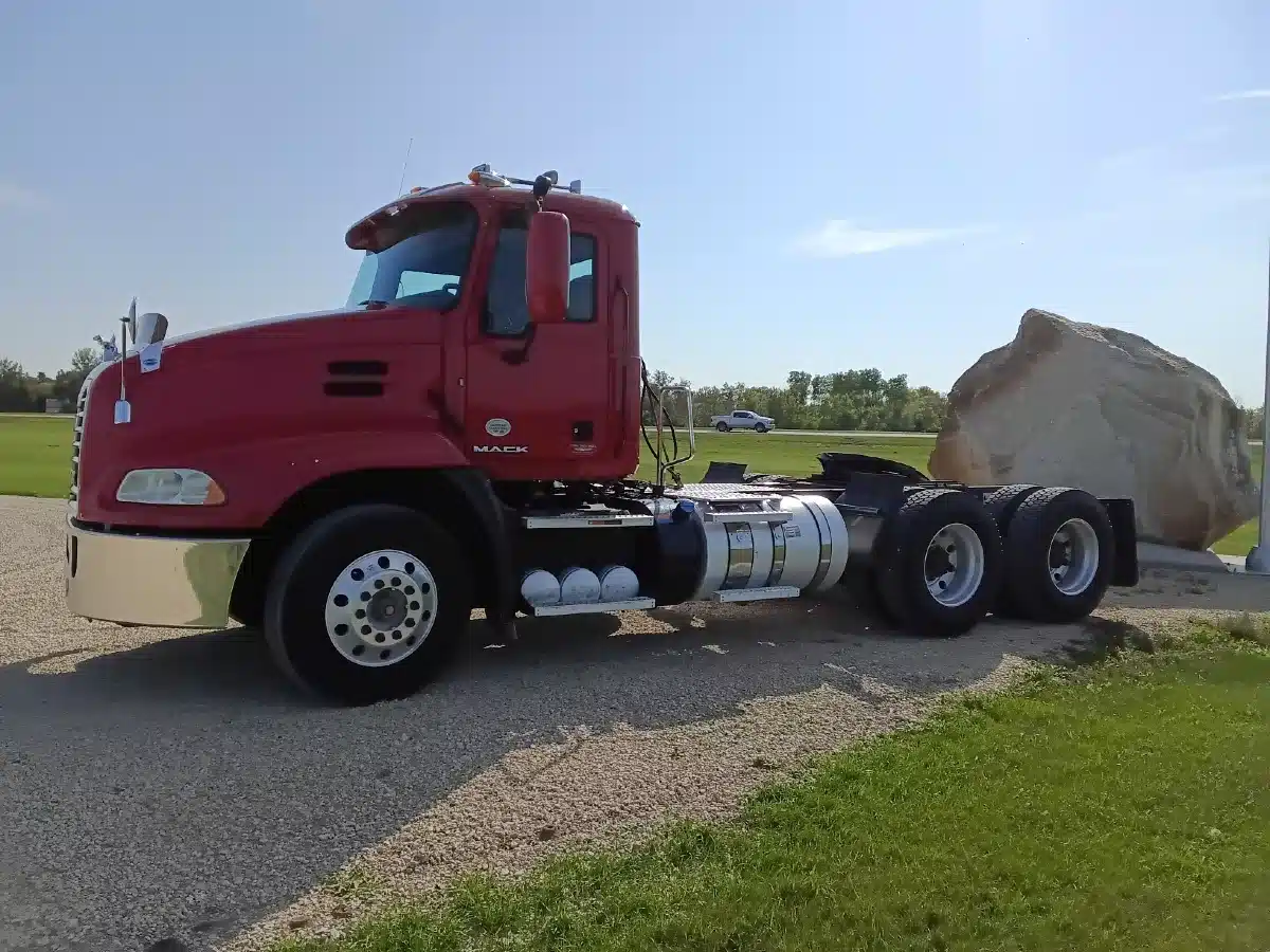 Gallery image 2 for 2018 Mack CXU613 Semi-Truck