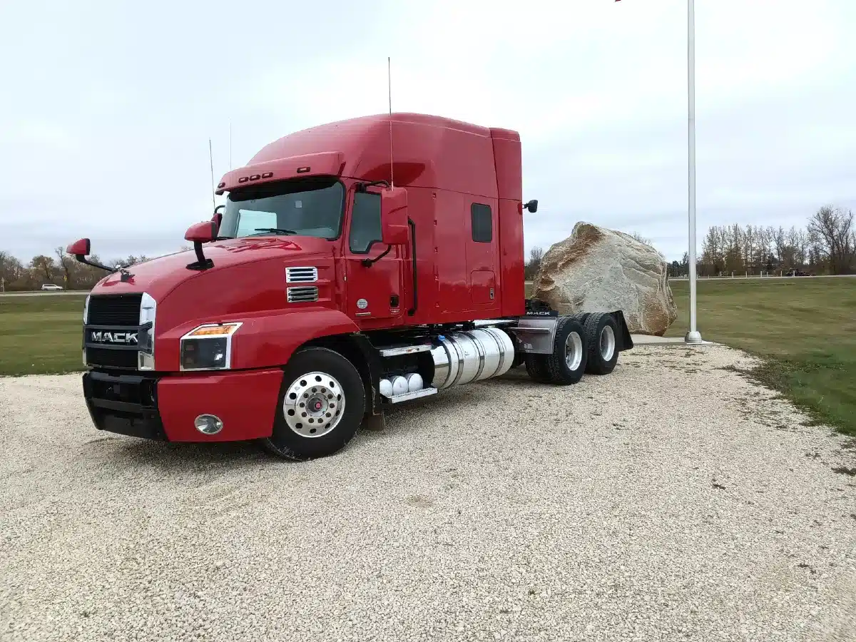 Gallery image 2 for Used 2019 Mack ANTHEM Semi-Truck