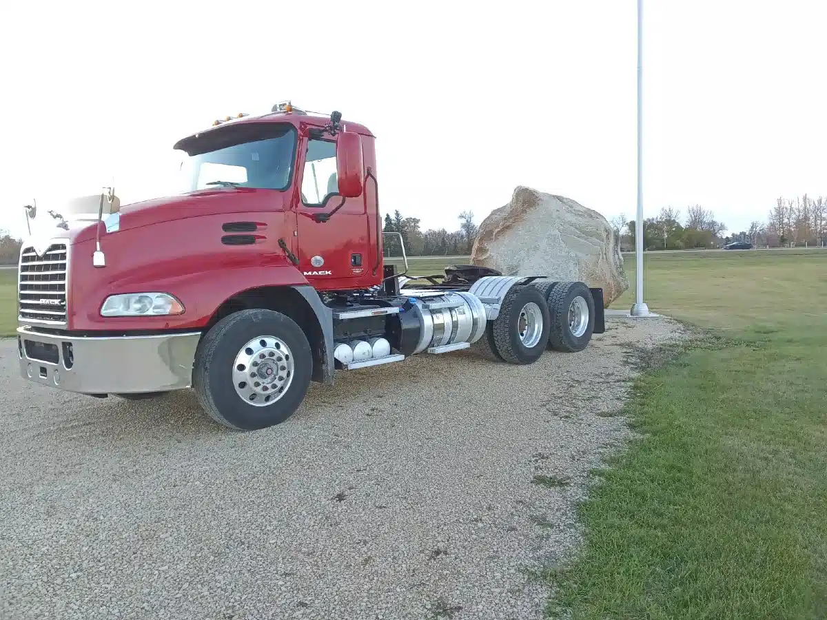 Gallery image 2 for Used 2018 Mack CXU613 Semi-Truck