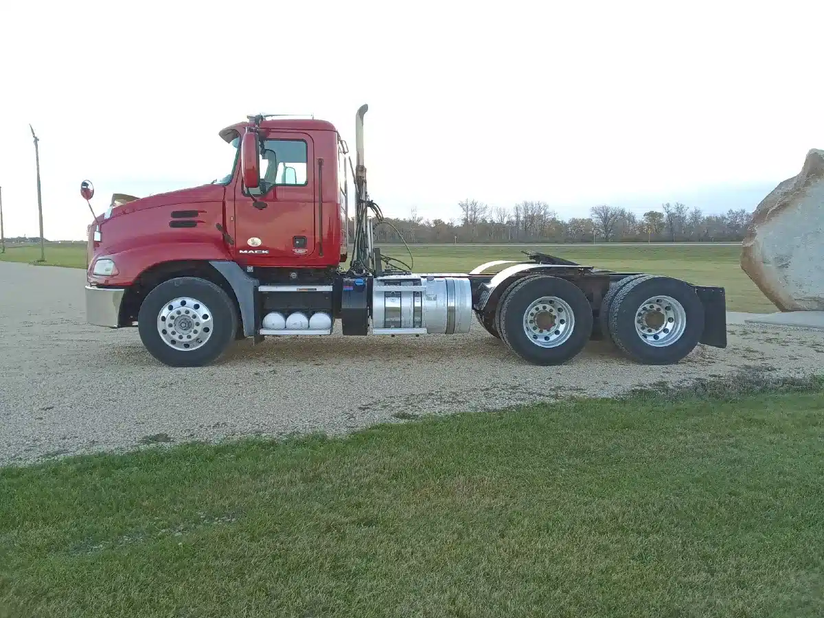 Gallery image 1 for Used 2018 Mack CXU613 Semi-Truck