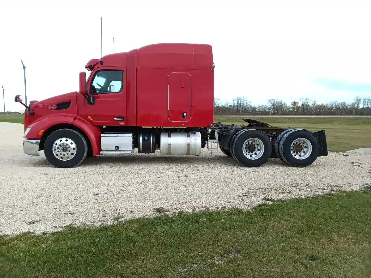 Gallery image 1 for Used 2018 Peterbilt 579 Semi-Truck