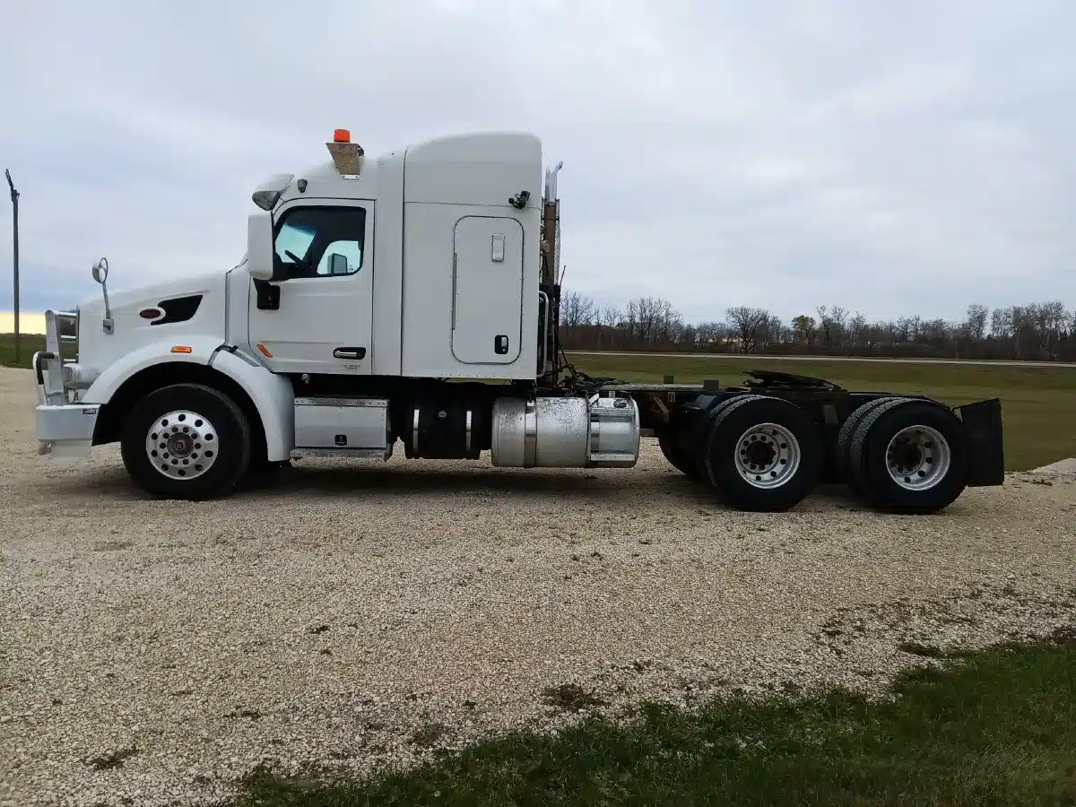 Used 2020 Peterbilt 567 Semi-Truck