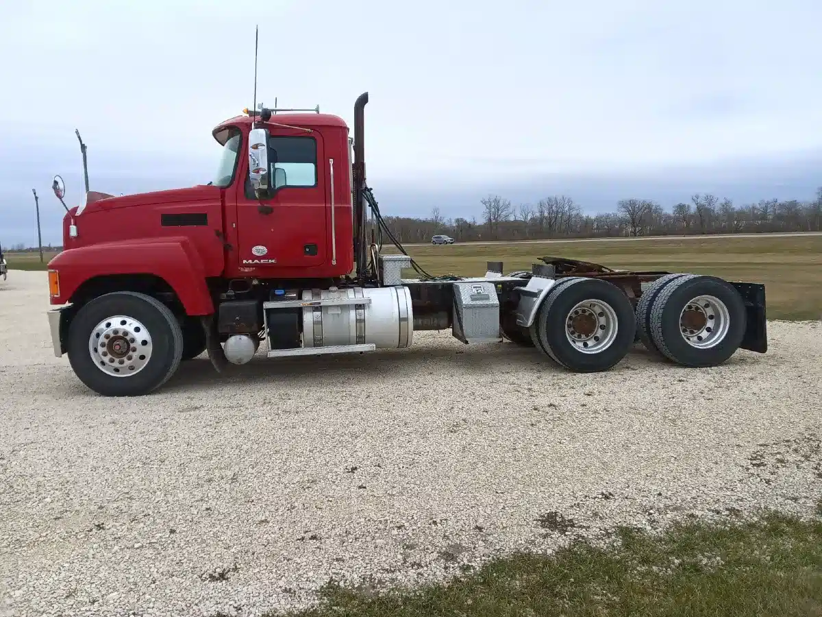 Used 2018 Mack CHU613 Semi-Truck