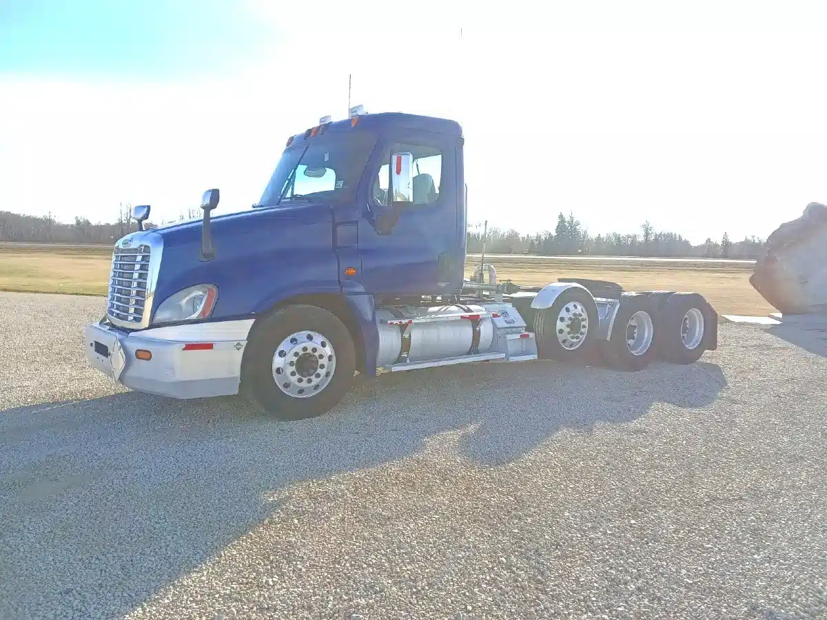 Gallery image 2 for Used 2010 Freightliner CASCADIA 125 Semi-Truck
