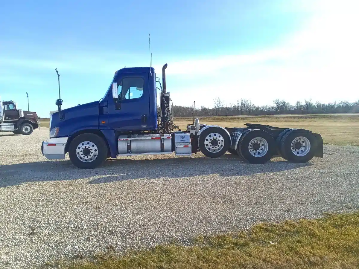 Gallery image 1 for Used 2010 Freightliner CASCADIA 125 Semi-Truck