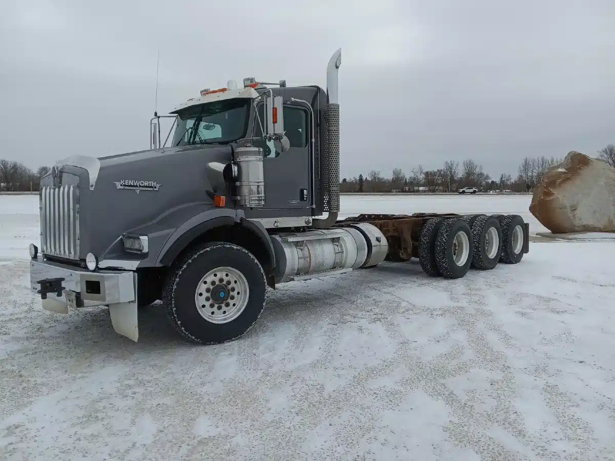Used 2014 Kenworth T800 Semi-Truck