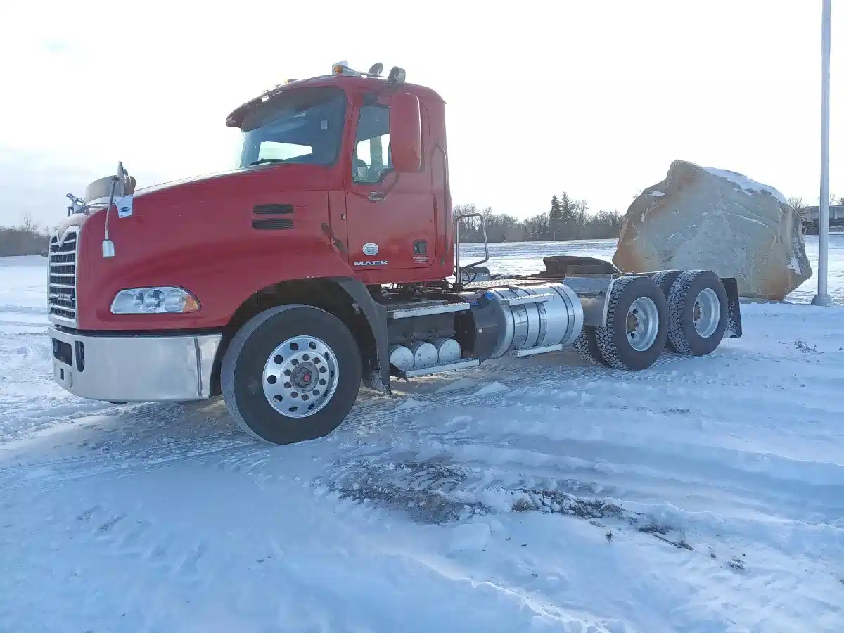 Gallery image 2 for 2016 Mack CXU613 Semi-Truck
