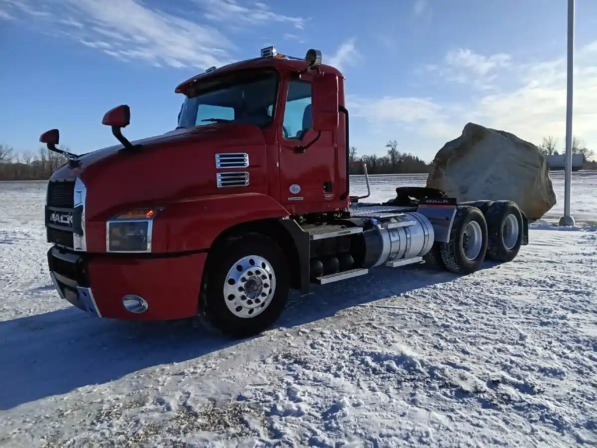 Gallery image 2 for Used 2019 Mack ANTHEM 64T Semi-Truck