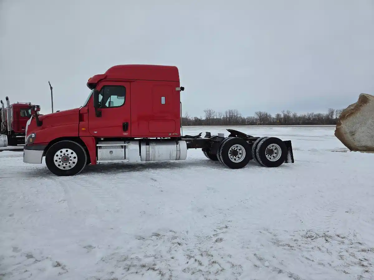 Used 2015 Freightliner CASCADIA 125 Semi-Truck