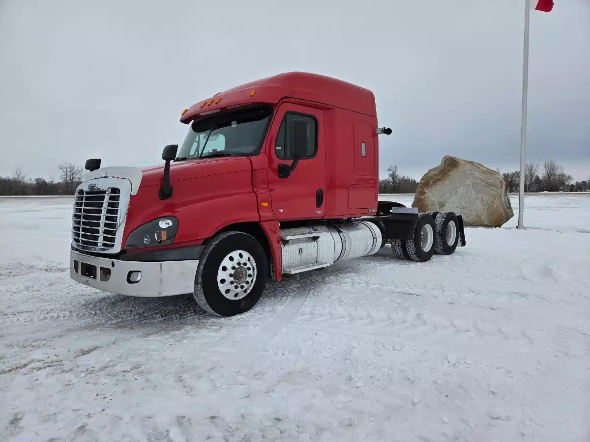 Gallery image 2 for Used 2015 Freightliner CASCADIA 125 Semi-Truck