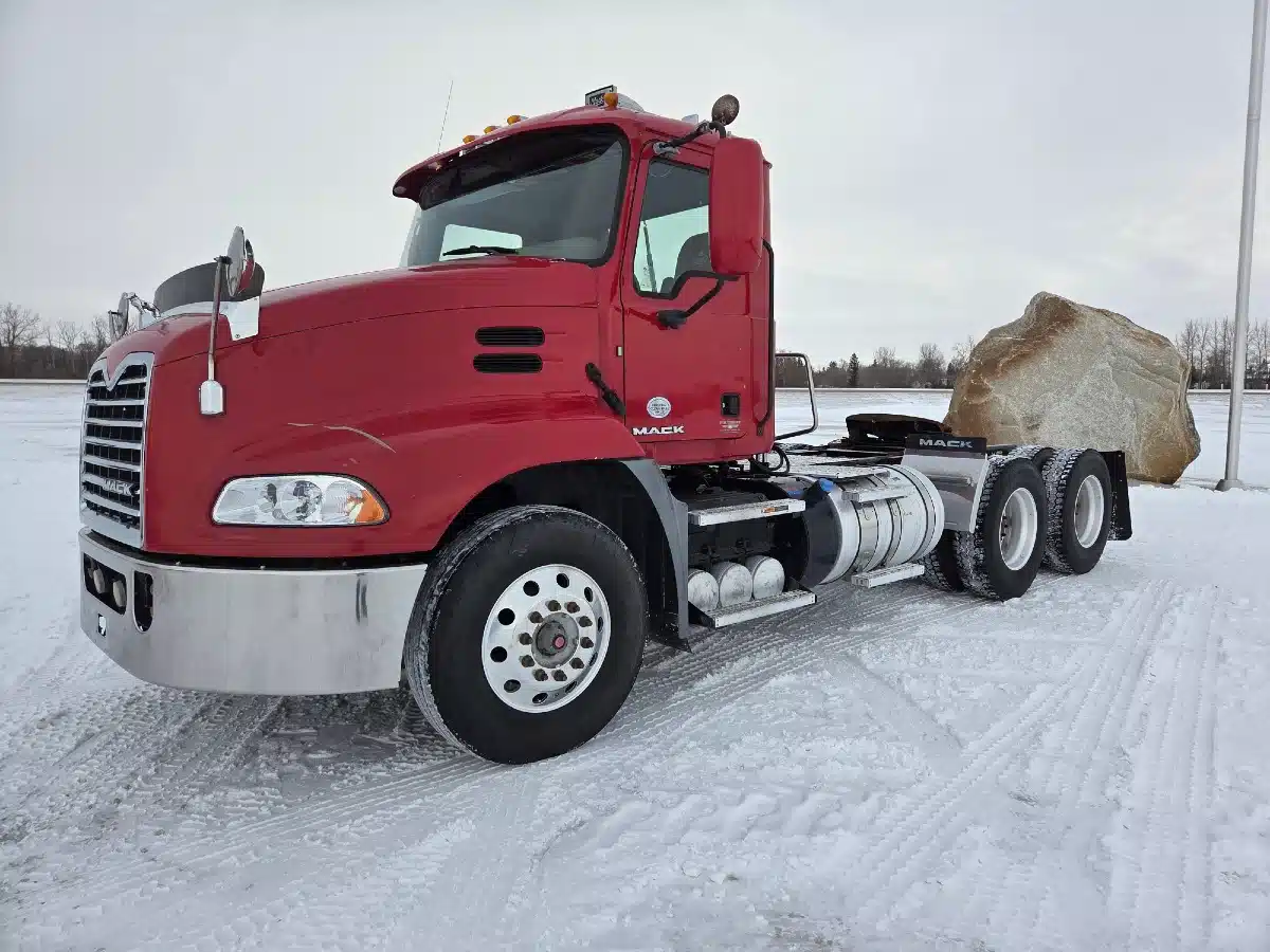 Gallery image 2 for Used 2018 Mack CXU613 Semi-Truck