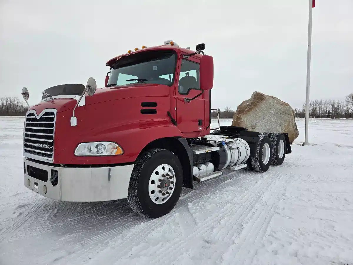 Gallery image 2 for Used 2017 Mack CXU613 Semi-Truck