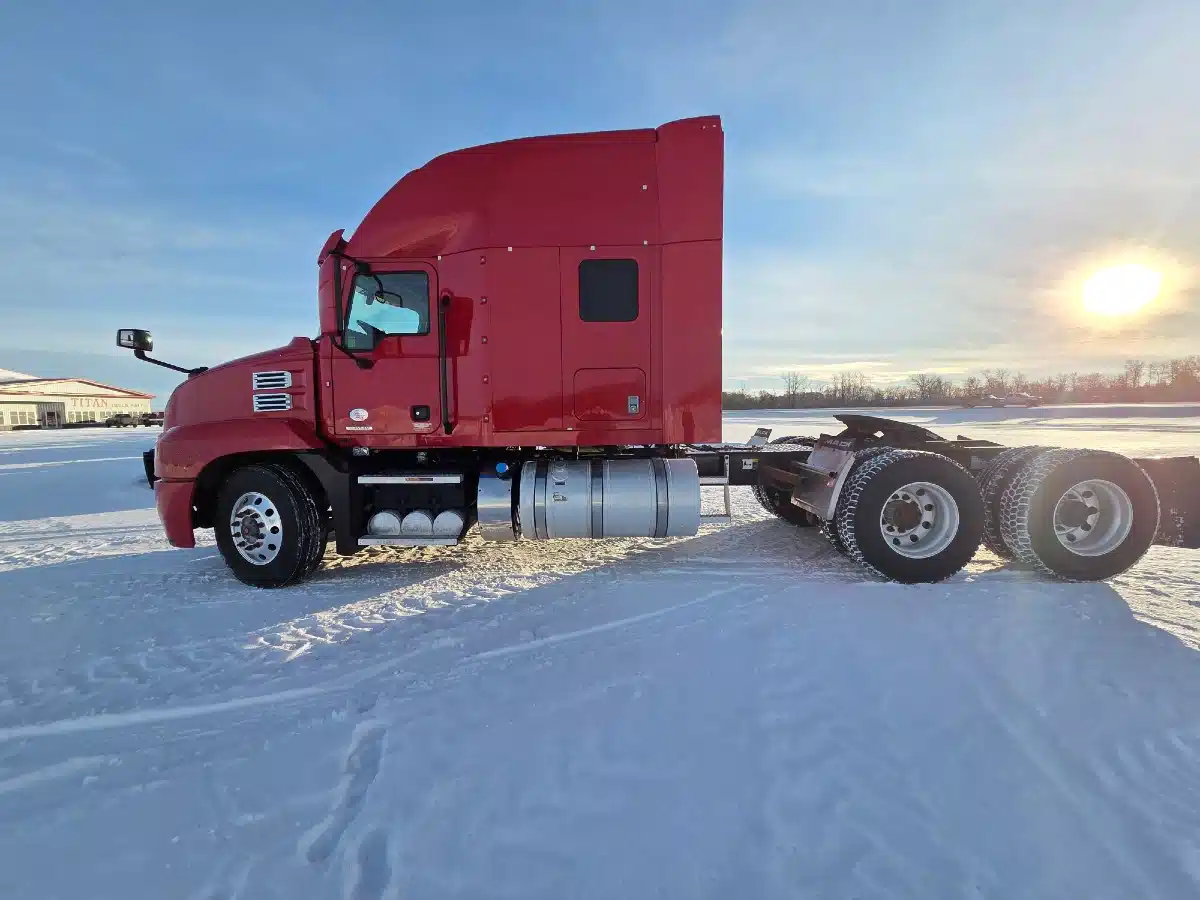 2019 Mack ANTHEM 64T Semi-Truck