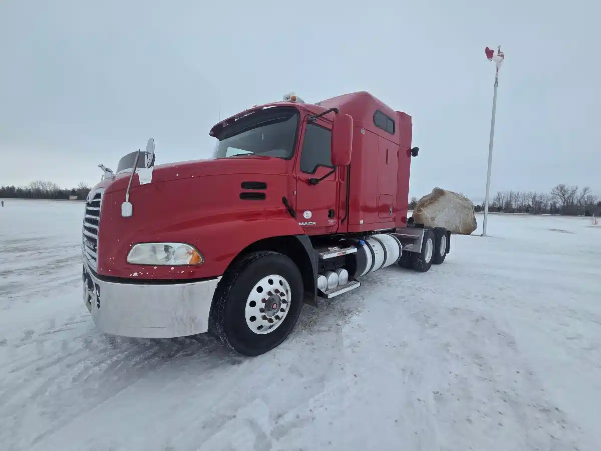 Gallery image 2 for 2017 Mack CXU613 Semi-Truck