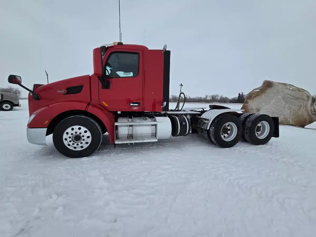 Gallery image 1 for 2018 Peterbilt 579 Semi-Truck