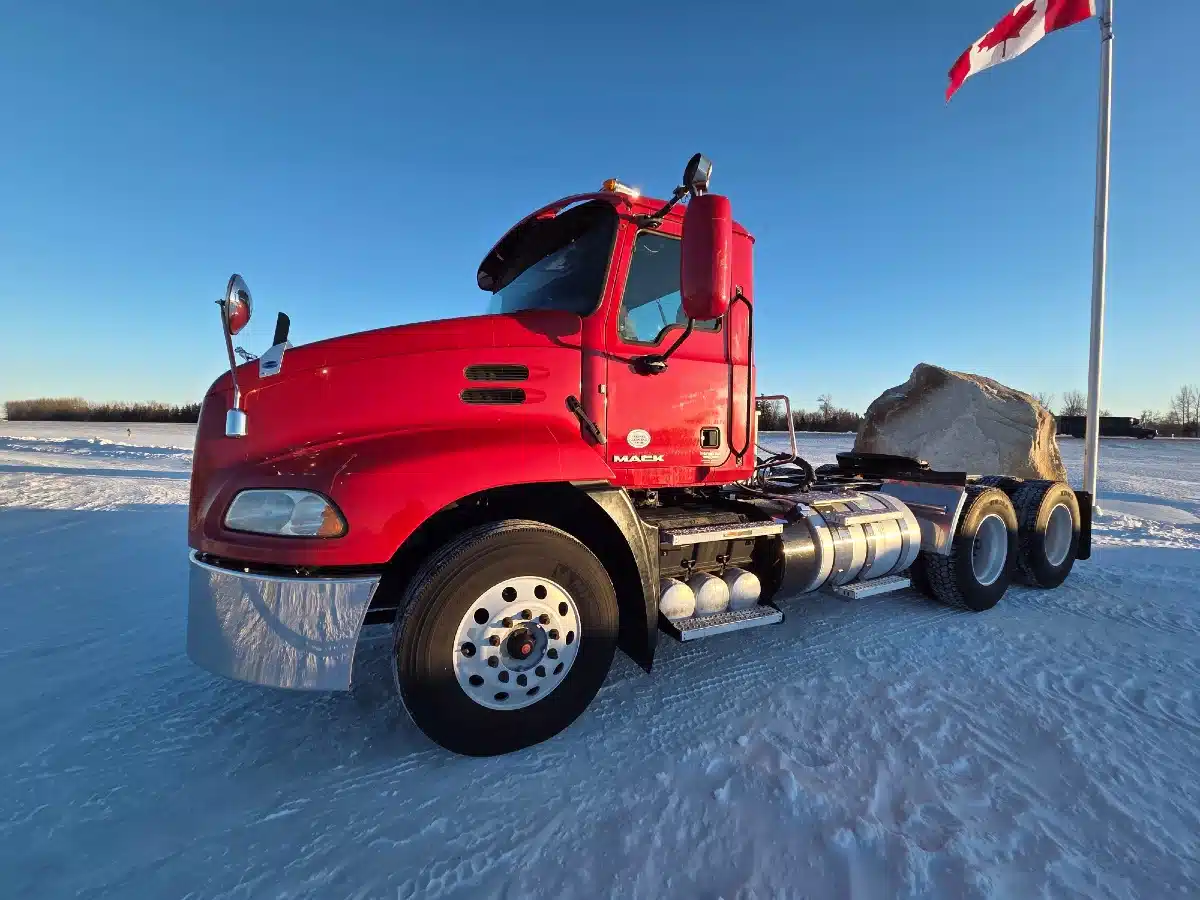 Gallery image 2 for 2018 Mack CXU613 Semi-Truck