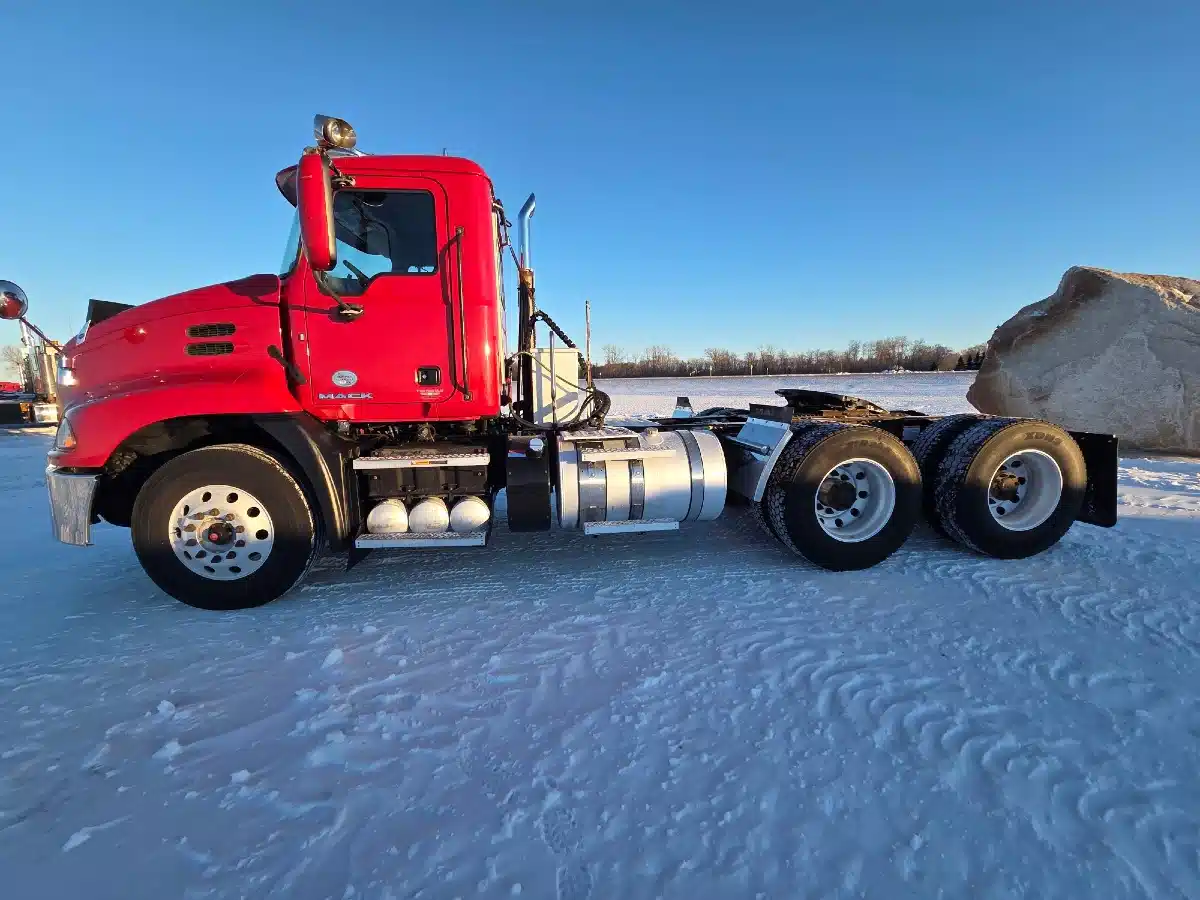 2018 Mack CXU613 Semi-Truck