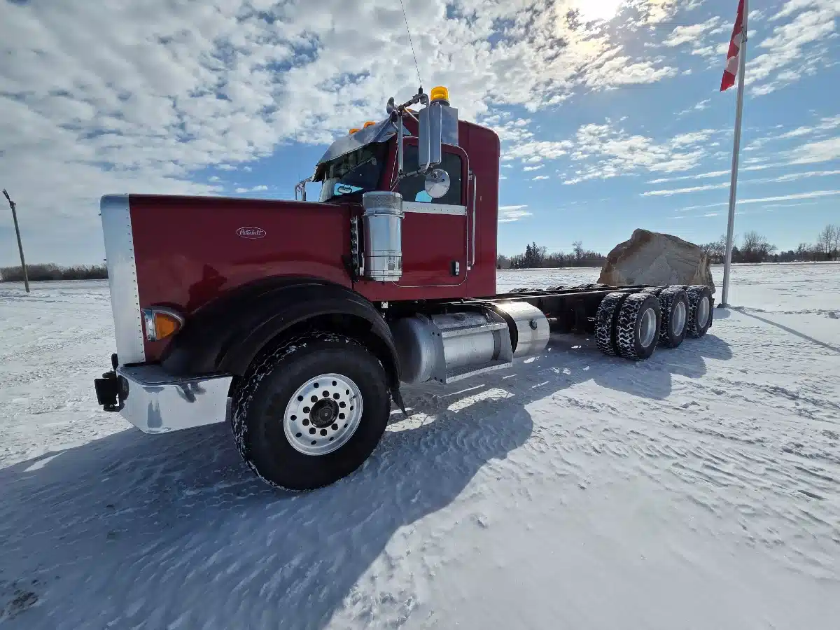 Gallery image 2 for 2017 Peterbilt 367 Semi-Truck