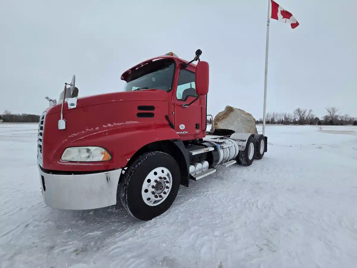 Gallery image 2 for 2018 Mack CXU613 Semi-Truck