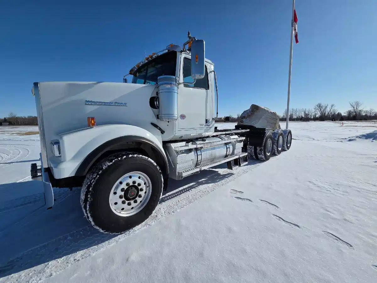 Gallery image 2 for 2022 Western Star 4900 Semi-Truck