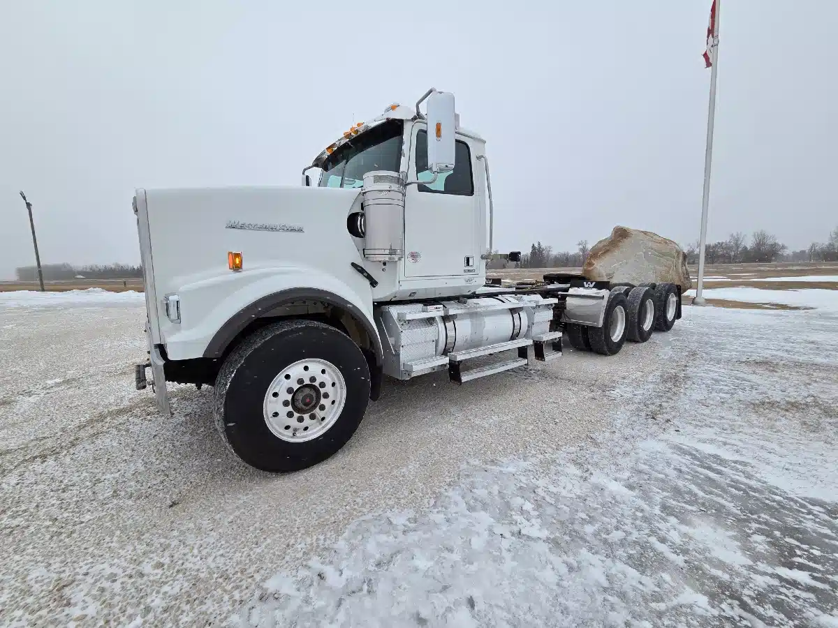 Gallery image 2 for 2022 Western Star 4900 Semi-Truck