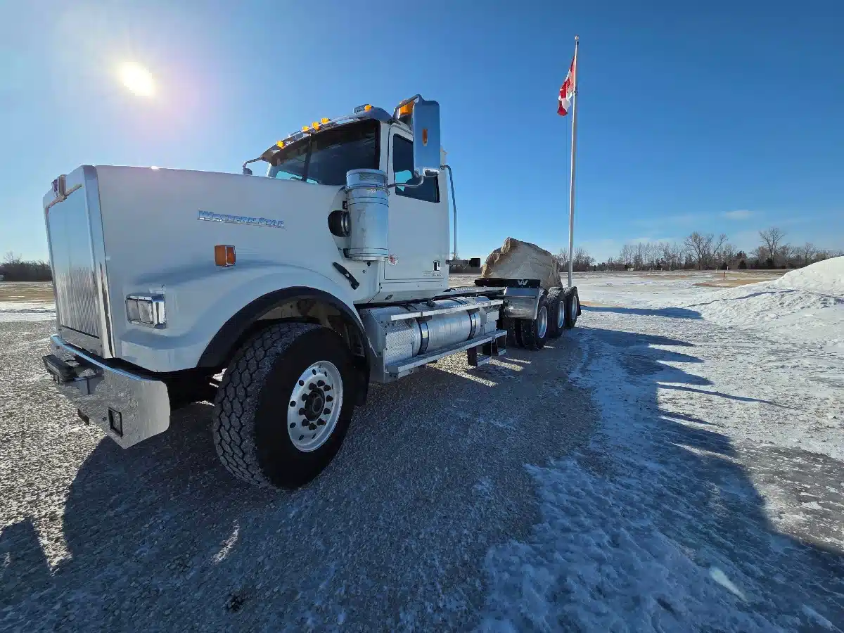 Gallery image 2 for 2022 Western Star 4900 Semi-Truck