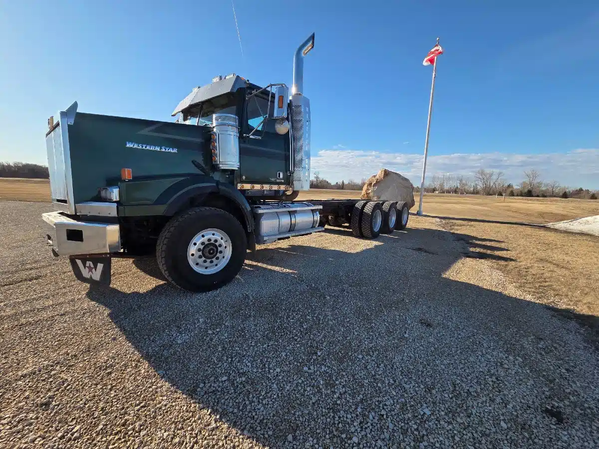 Photo de la Galerie 2 pour 2017 Western Star 4900 SA Camion dix roues