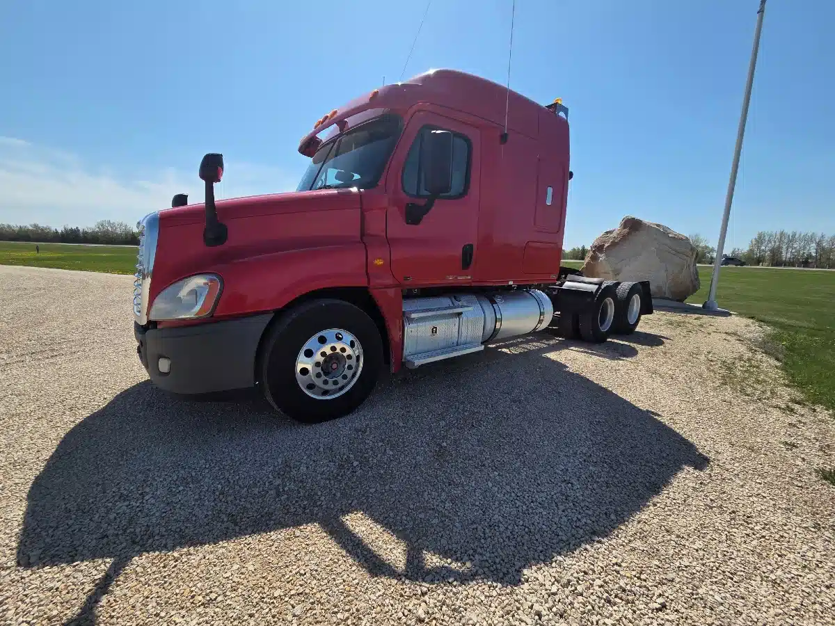 Gallery image 2 for 2011 Freightliner CASCADIA 125 Semi-Truck