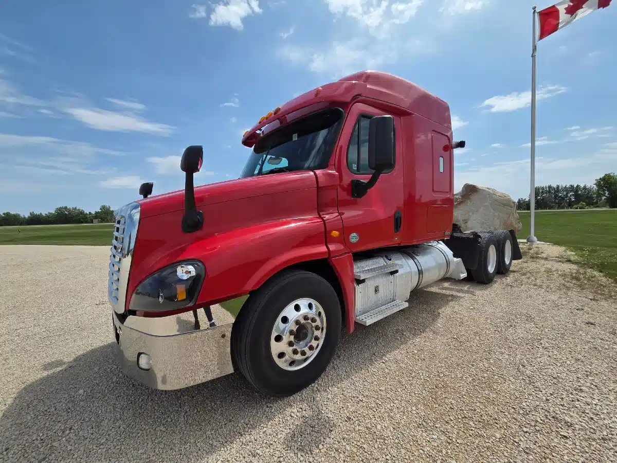 Gallery image 2 for 2015 Freightliner CASCADIA 125 Semi-Truck