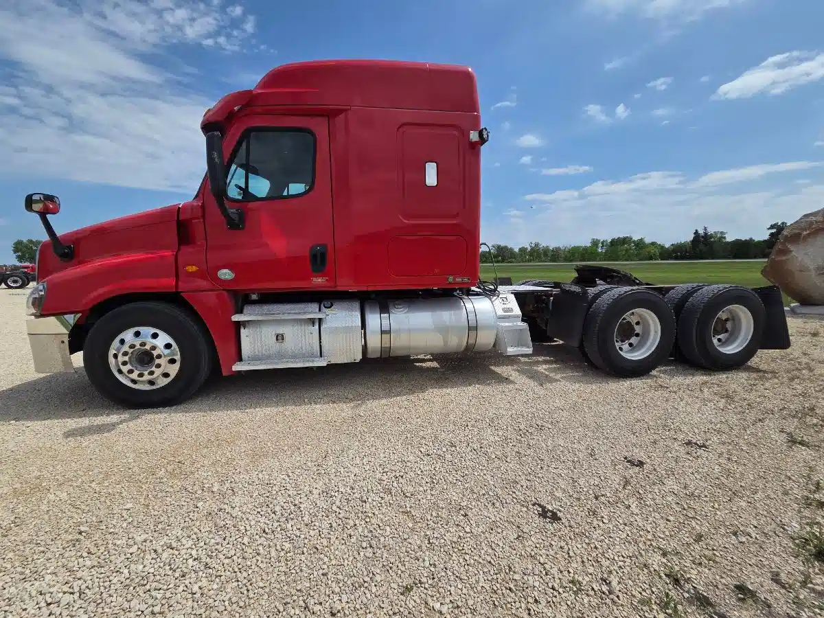 Gallery image 1 for 2015 Freightliner CASCADIA 125 Semi-Truck