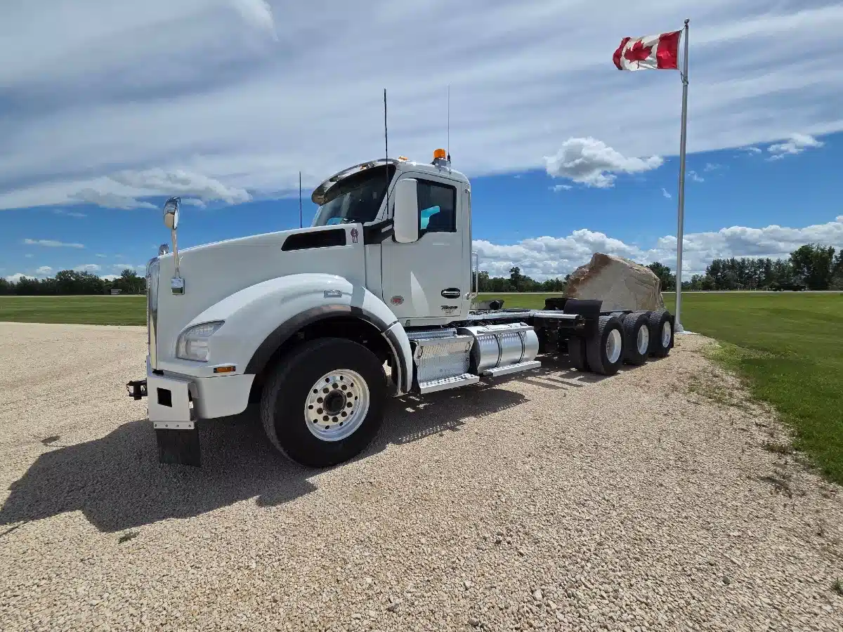 Gallery image 1 for 2025 Kenworth T880 Semi-Truck