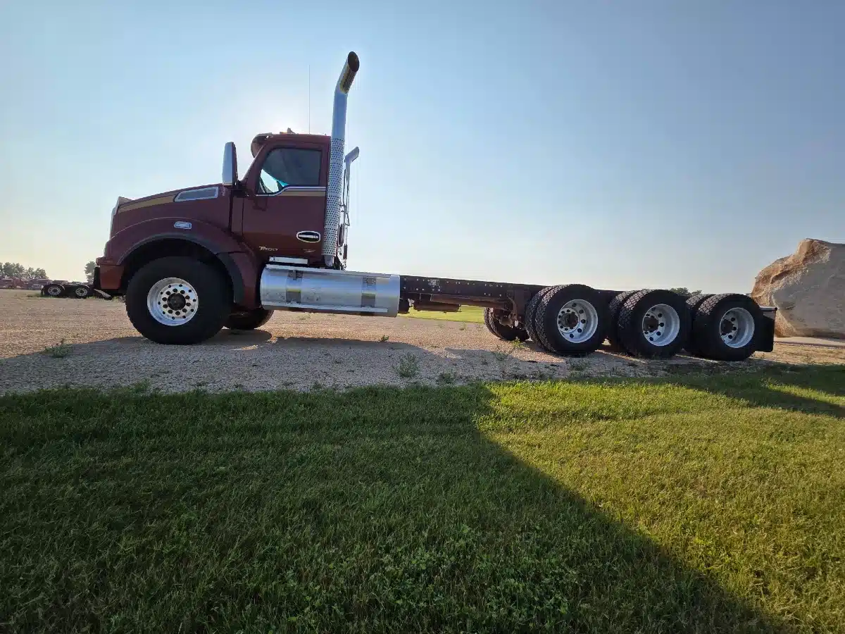 Gallery image 1 for 2018 Kenworth T880 Semi-Truck