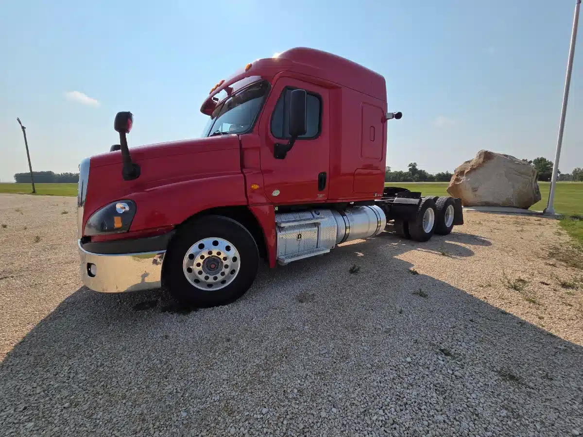 Gallery image 2 for 2016 Freightliner CASCADIA 125 Semi-Truck