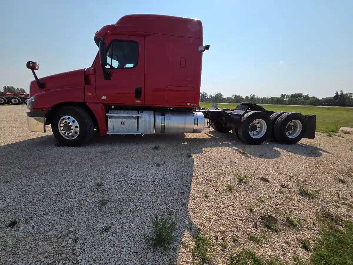 Gallery image 1 for 2016 Freightliner CASCADIA 125 Semi-Truck