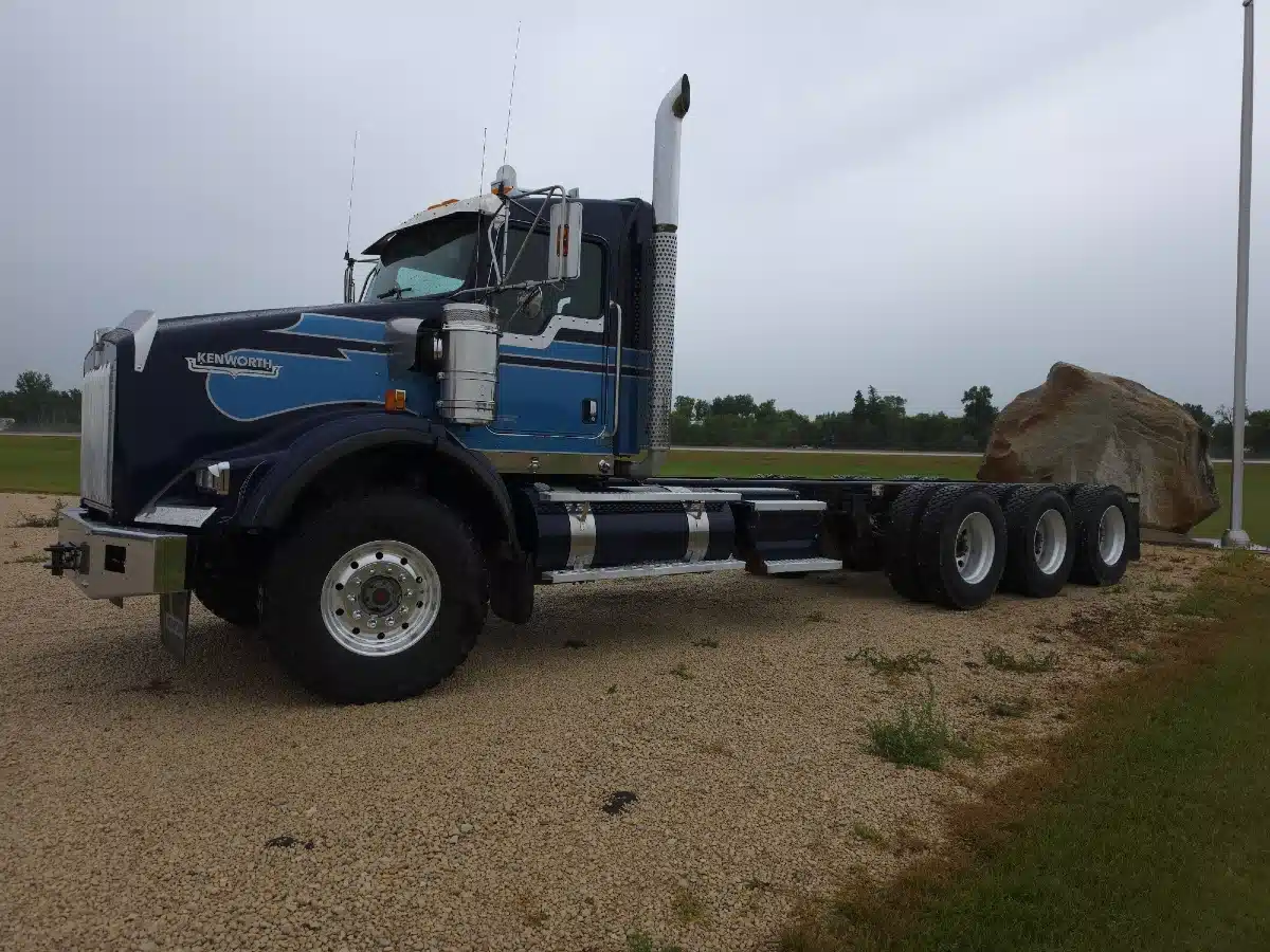 Gallery image 2 for 2022 Kenworth T800 Semi-Truck