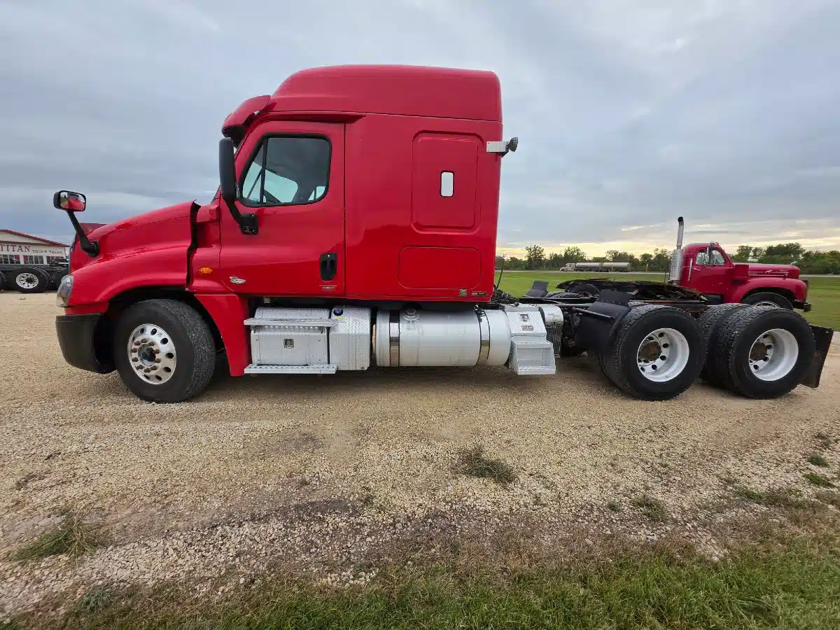 Gallery image 1 for 2016 Freightliner CASCADIA 125 Semi-Truck