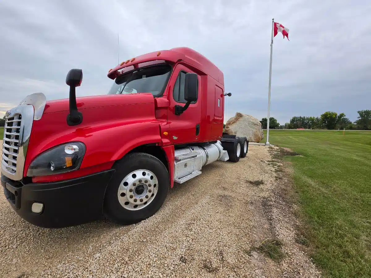 Gallery image 2 for 2016 Freightliner CASCADIA 125 Semi-Truck