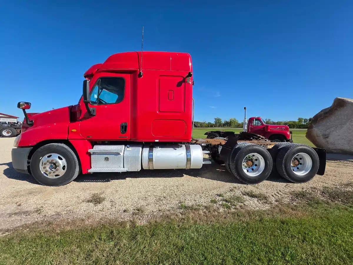 Gallery image 1 for 2011 Freightliner CASCADIA 125 Semi-Truck