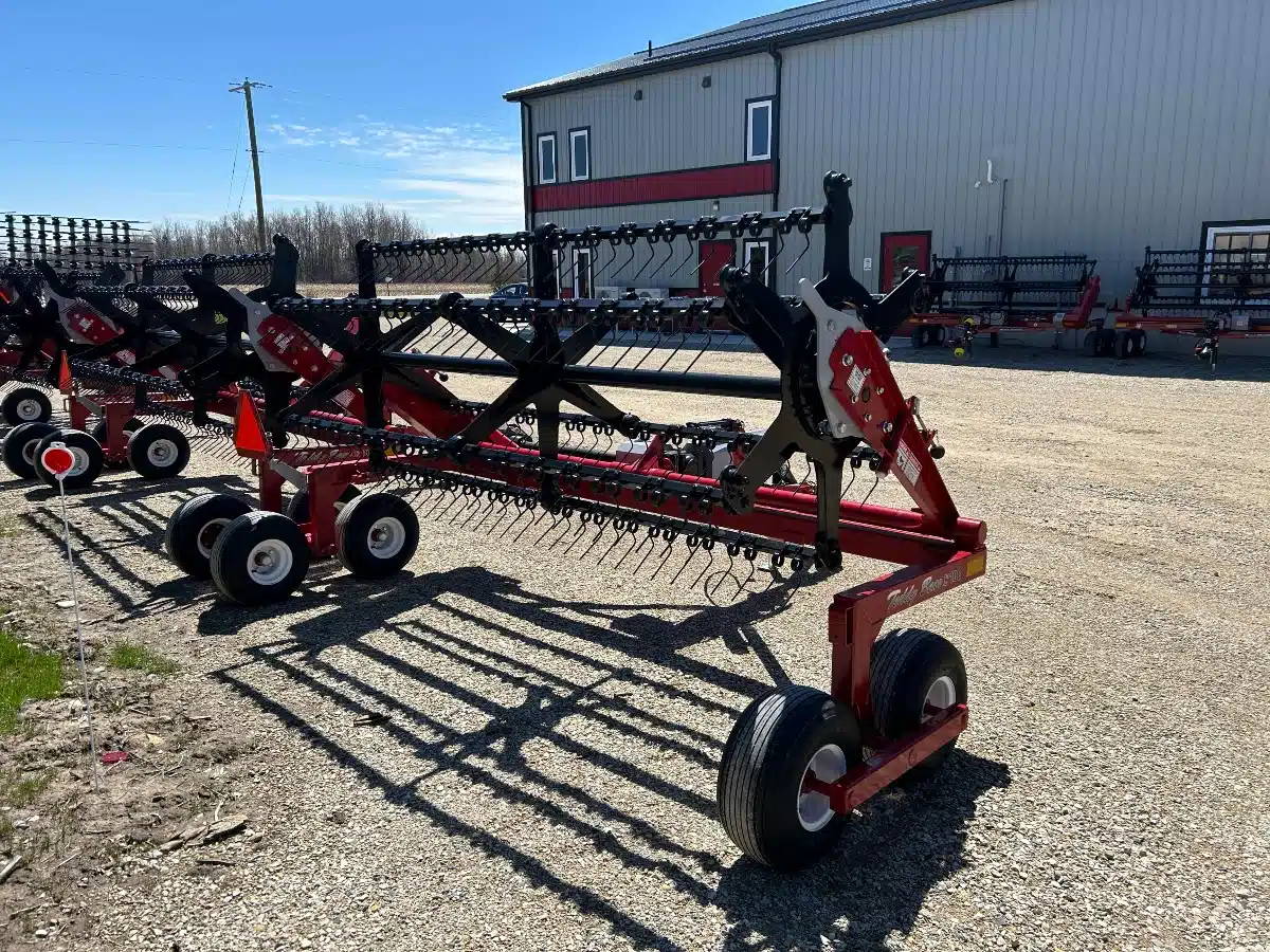 Gallery image 2 for New Field Master TEDDY BEAR F108 Hay Fluffer