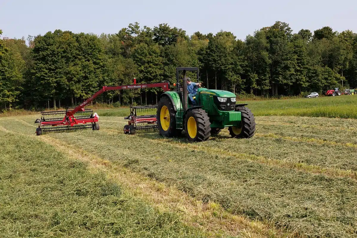 Gallery image 2 for New Field Master TEDDY BEAR II 2160 Hay Fluffer